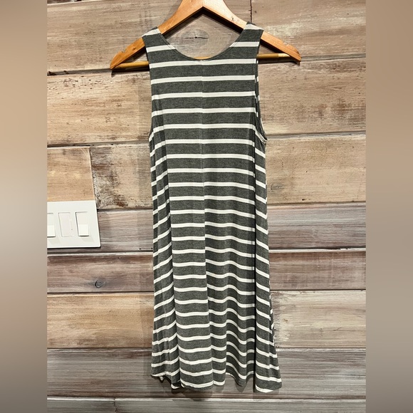 Old Navy Swing dress in gray and white stripe - Picture 2 of 3